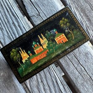 VINTAGE Russian paper wood lacquered trinket box